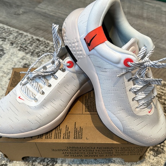 women's nike comfort footbed sneakers